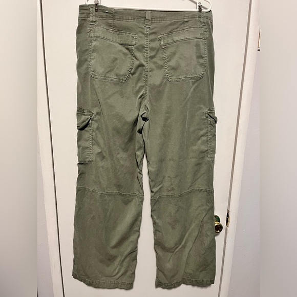 American Eagle Dreamy Drape Super High-Rise Baggy Wide Leg Green Pants Size 14 - Picture 5 of 11